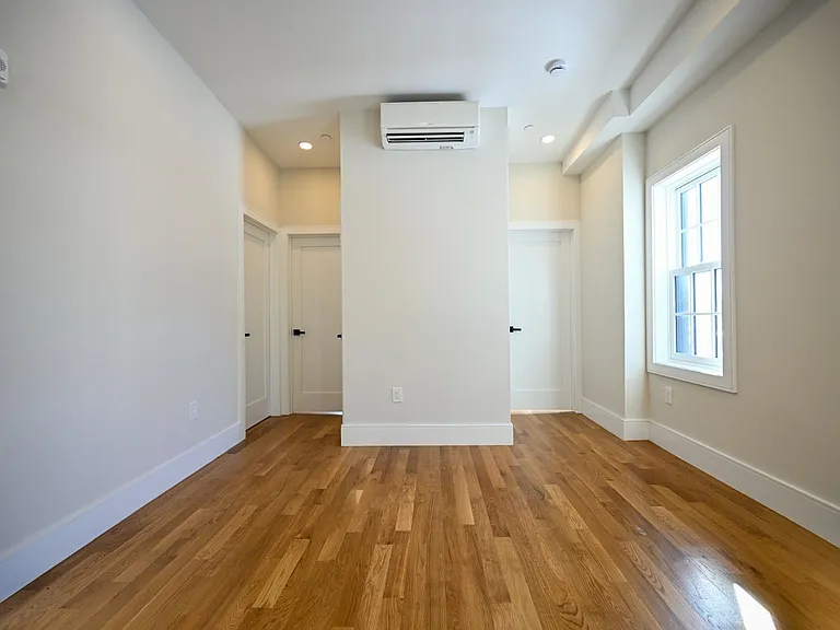 18D Winchester St #3D — Photo 7