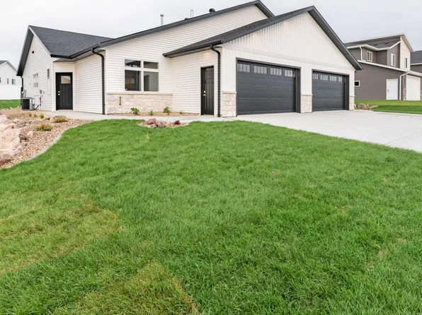 4116 Platinum St, Bismarck, ND 58503