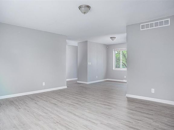 5th image of 7107 Greeley Ave