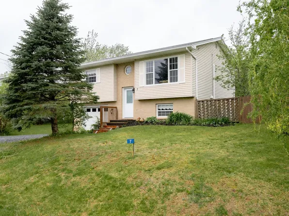 7 Daun Ave, Enfield, NS B2T 1J7