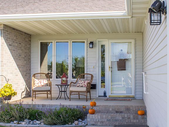 2nd image of 2420 Pembrooke Dr