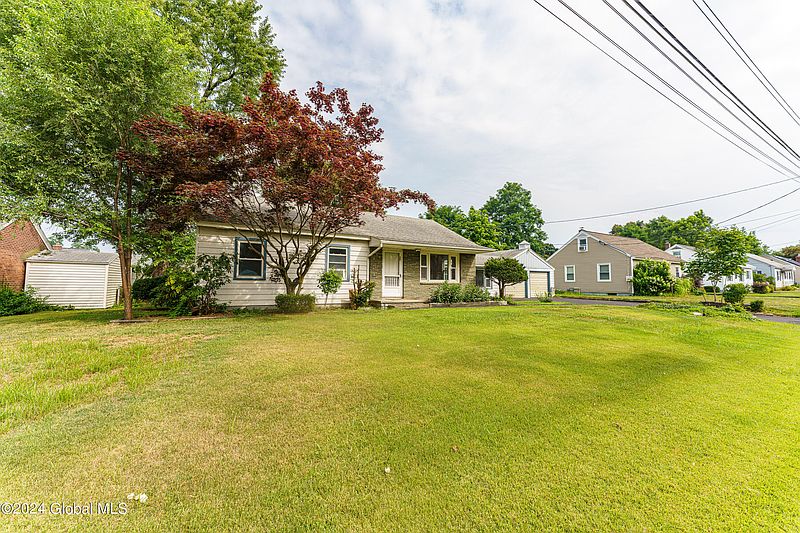 2nd image of 32 Fuller Terrace