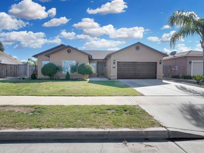 233 E Riverbend Court, Visalia, CA, 93291