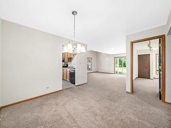 5th image of 76 S Stonington Dr #121