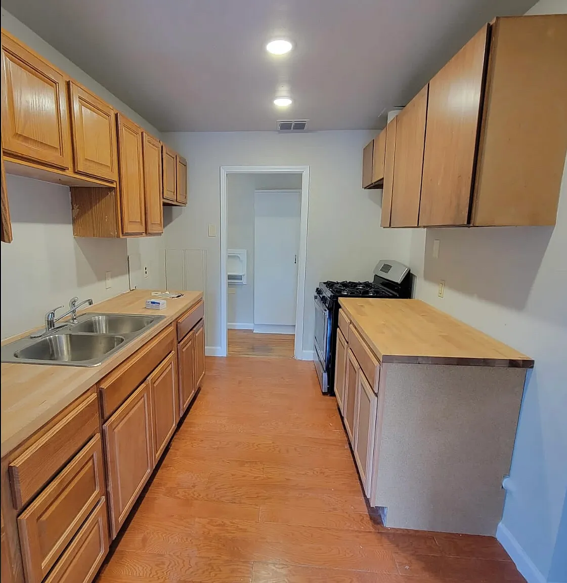 209 Gilbert Ln — Photo 4