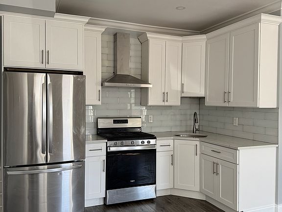 4th image of 158 Lincoln Pl APT 1R