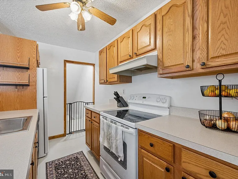 704 Swarthmorewood Ln — Photo 21
