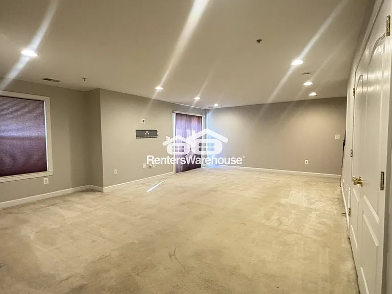 3511 Carriage Walk Ln — Photo 36