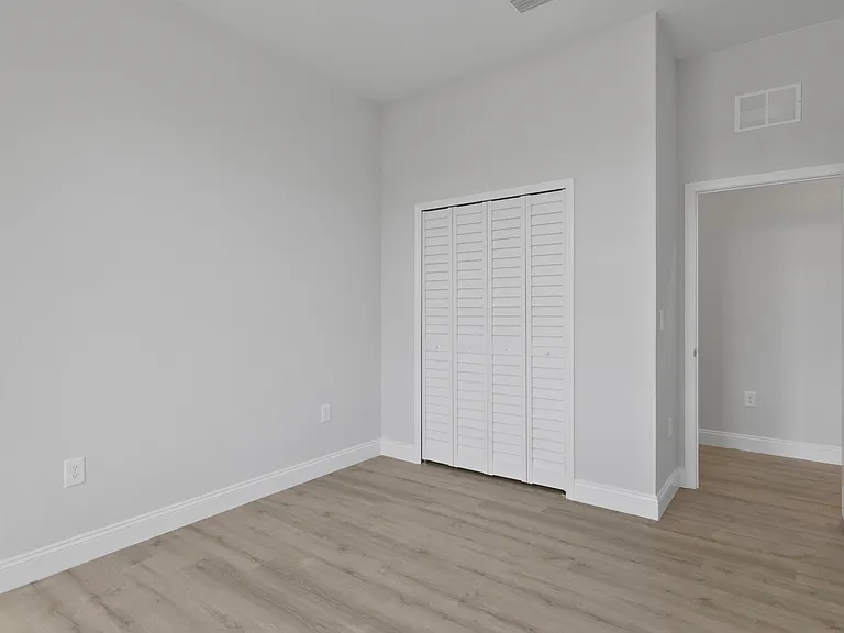 862 Charles Sise St E — Photo 30