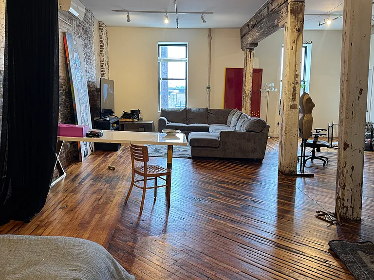 4500 Worth St #C204 — Photo 4