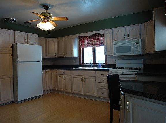 5th image of 706 N Woodlawn Ave