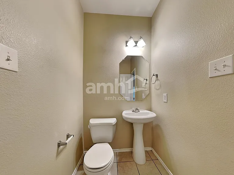 1003 Utopia Ln — Photo 10
