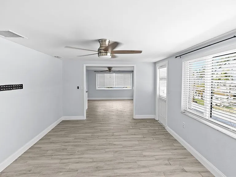 13916 Sommers Ave — Photo 14
