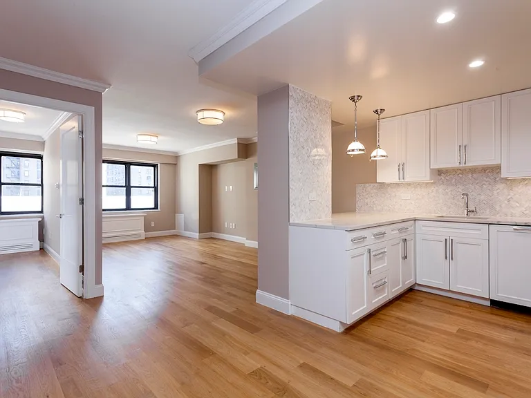 305 E 86th St #1SE — Photo 1