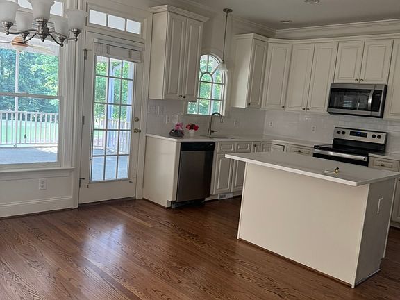 4th image of 102 Cherry Laurel Dr