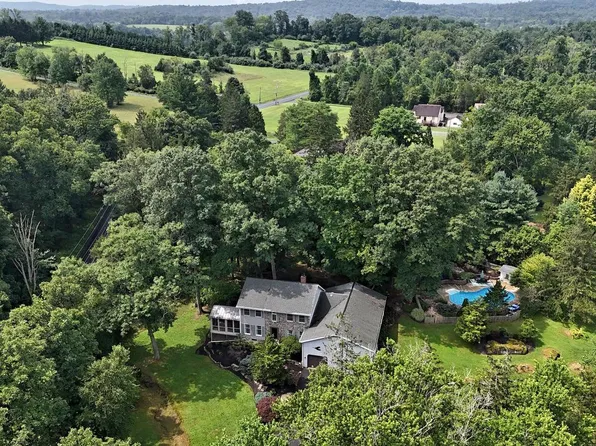 2053 Perkiomenville Rd, Green Lane, PA 18054
