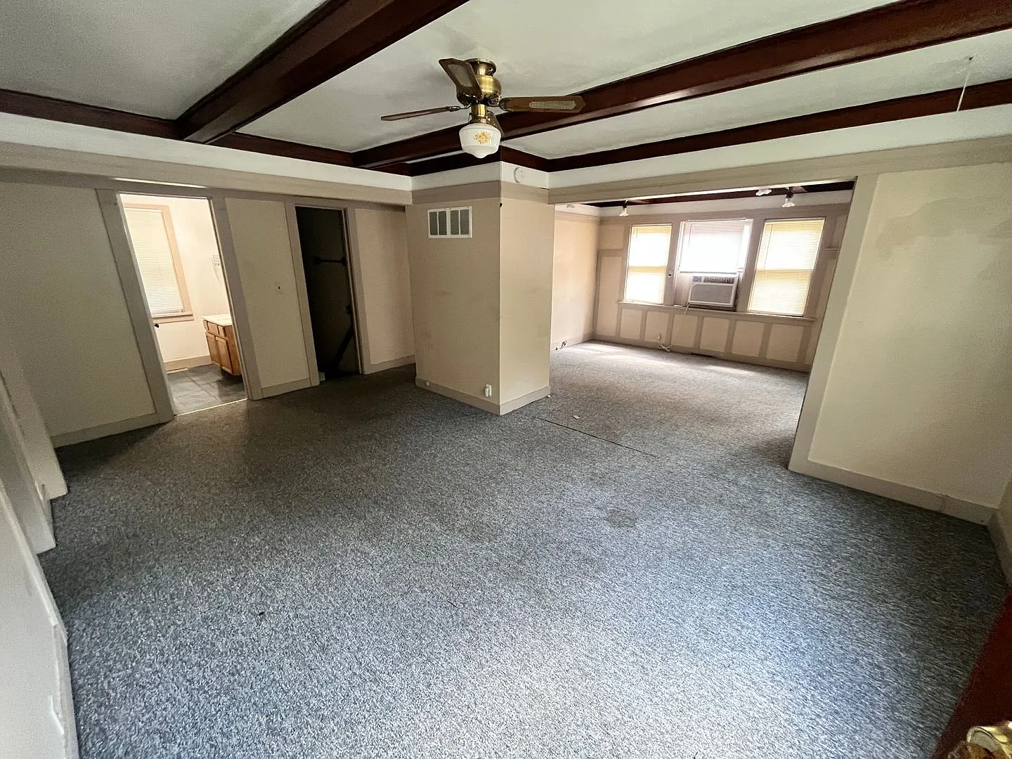 3 Bedroom, 2 Bath on Campus — Photo 2