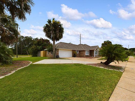 5th image of 2 Tanglewood Cir