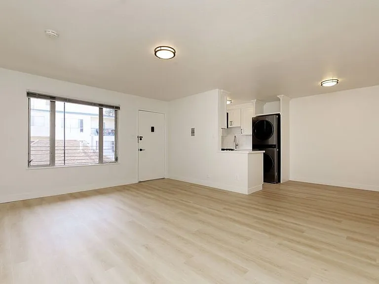 407 Vernon St — Photo 6
