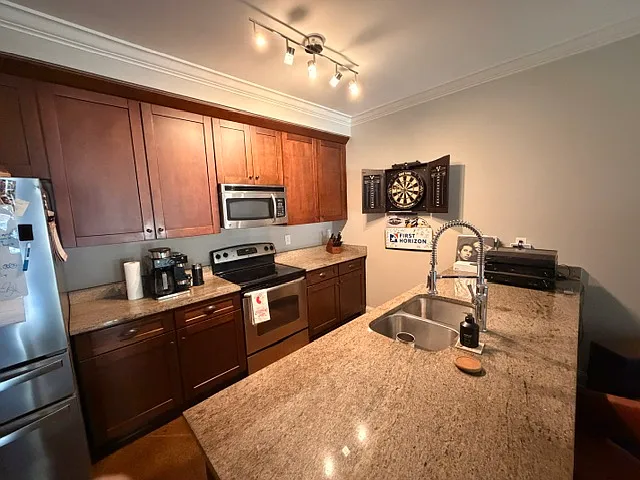 1 bed, 725 sqft, $1,800 — Photo 4