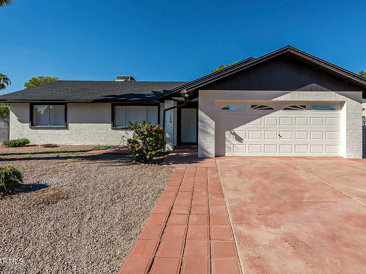 3 bed, 2.0 bath, 1208 sqft, $2,095 — Photo 3