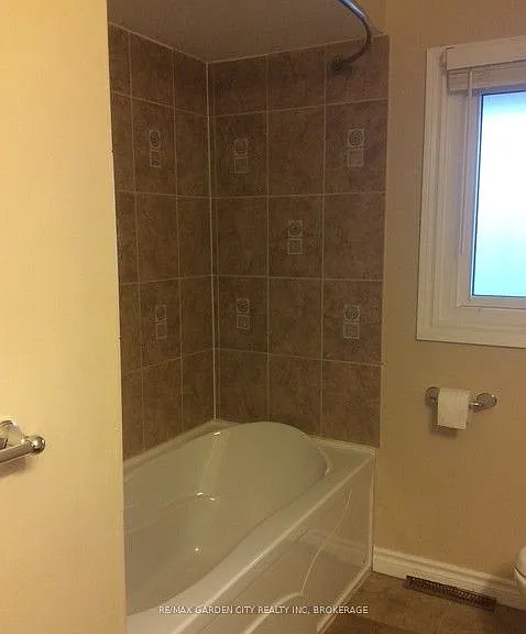 43 Dunvegan Rd #UPPER — Photo 10
