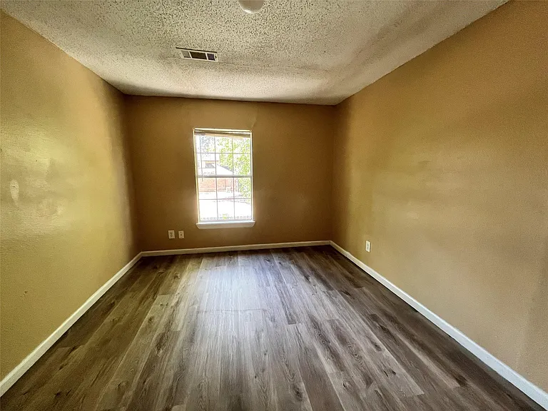 10235 Algiers Rd #2 — Photo 6