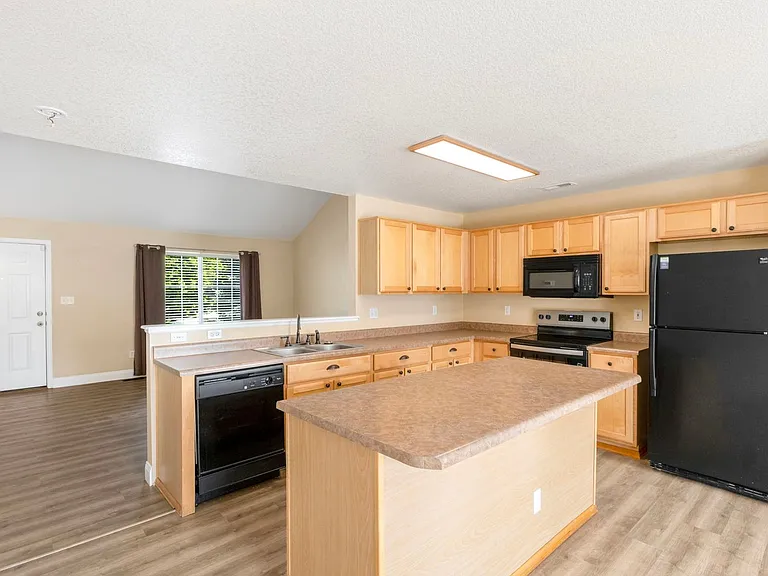 6276 Riverdale Dr — Photo 7