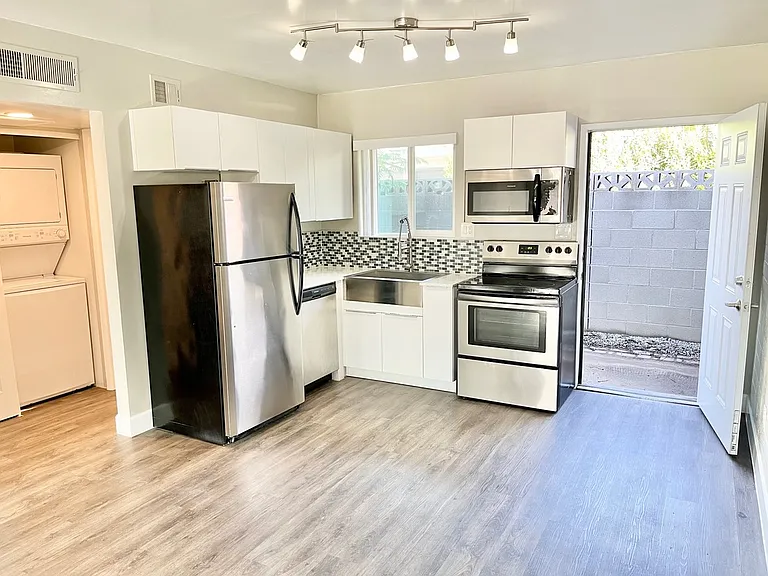 2726 E Glenrosa Ave #4 — Photo 9