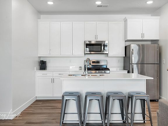 3rd image of 5801 S Garnet Dr #1301