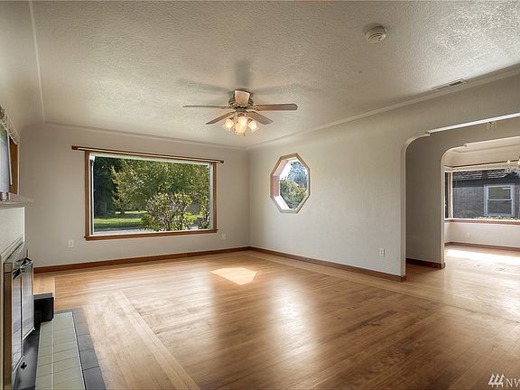 4th image of 4050 Tacoma Ave S