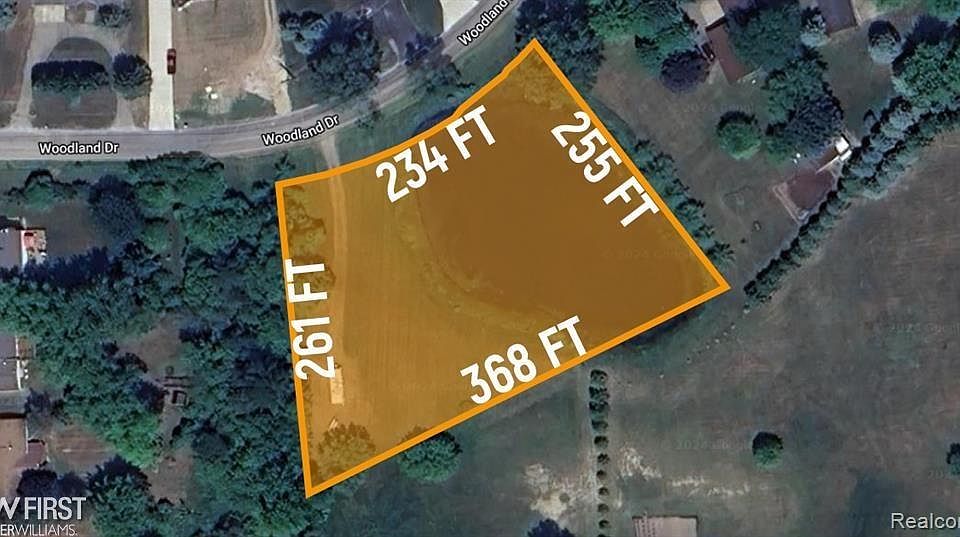 1st image of 2951 Woodland Dr