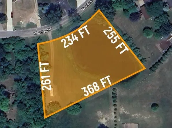 2951 Woodland Dr, Metamora, MI 48455