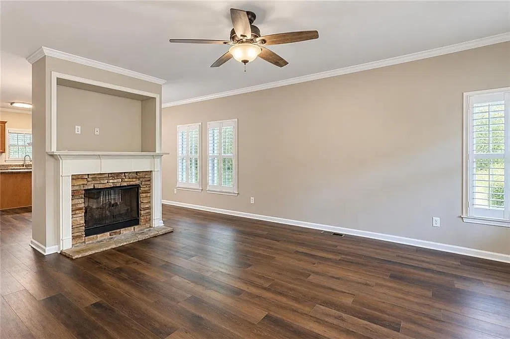 4 bed, 4.0 bath, 2432 sqft, $2,720 — Photo 4