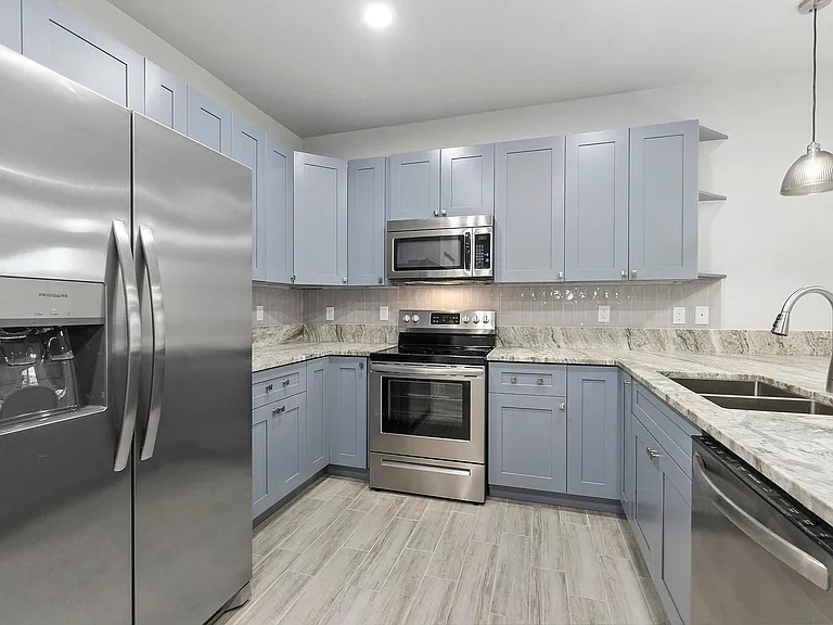 1351 SW Don Ct — Photo 7