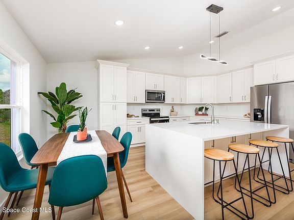 5th image of 3270 Jupiter Blvd SE