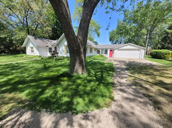 370 N Lake Dr, Troy, MI 48083