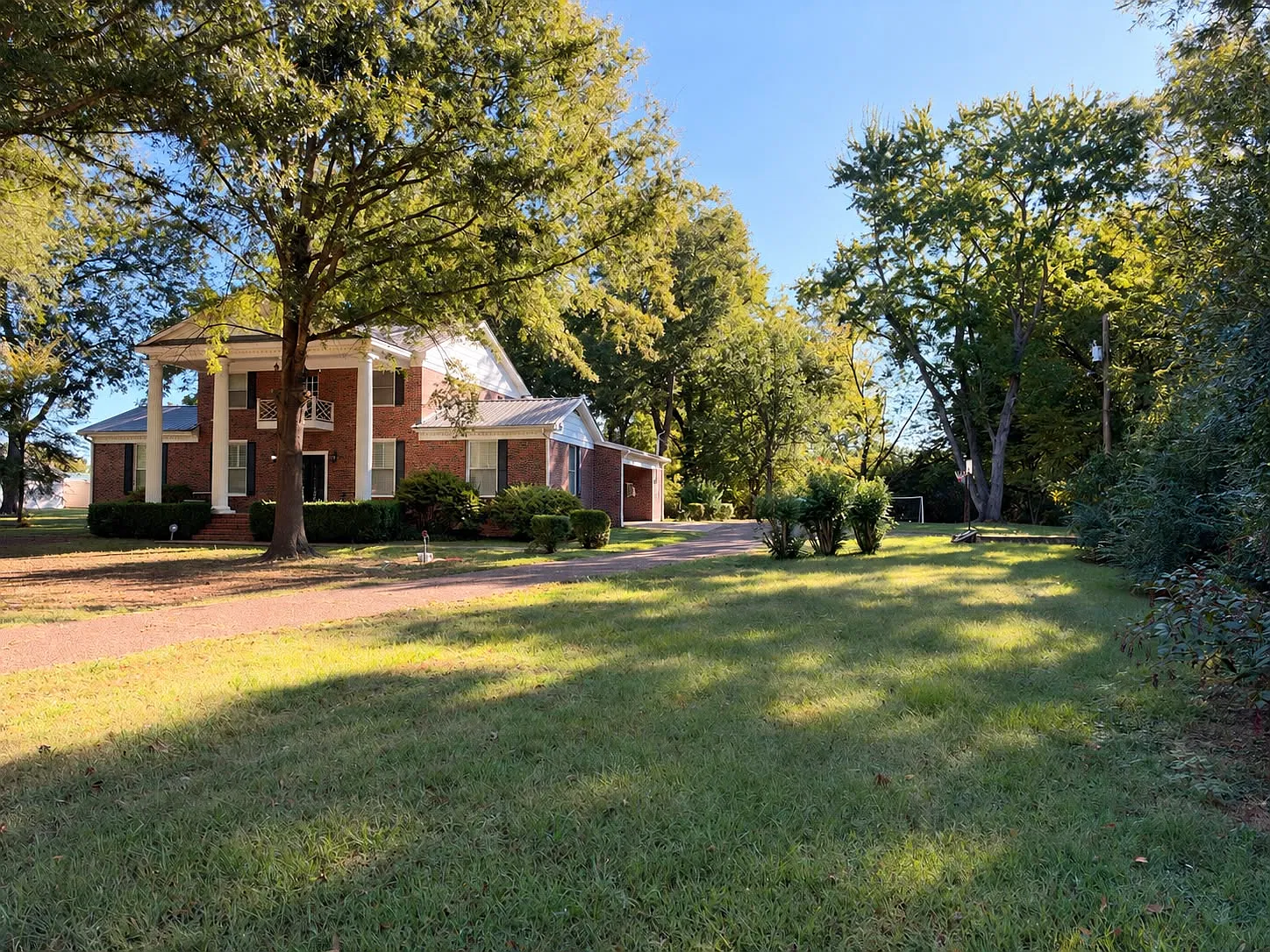 5 bed, 3029 sqft, $12,495 — Photo 2