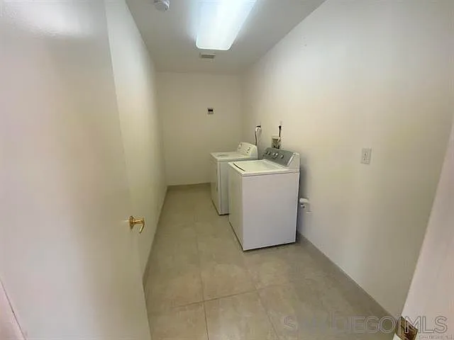 Washer/dryer not included