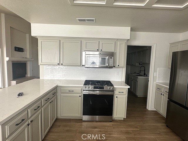 1st image of 954 Calaveras St