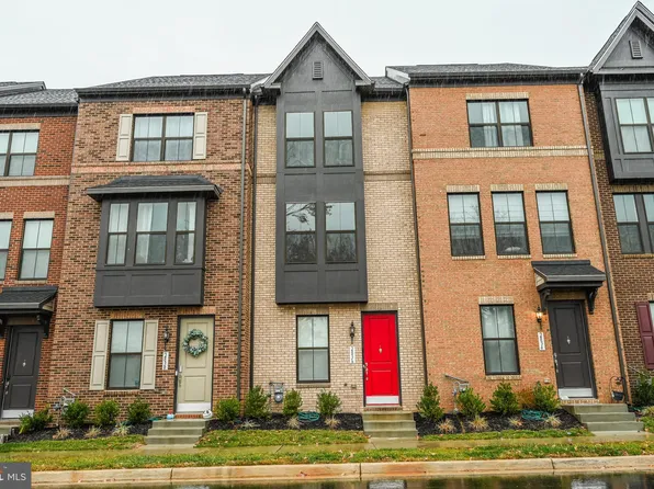 2836 Dart Dr, Alexandria, VA 22306