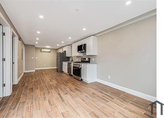 1st image of 25 Buckley St #B