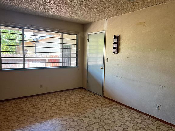 4th image of 6717 Kermit Ln