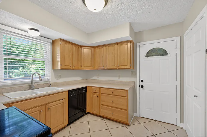 4631 Graceland Ave — Photo 16