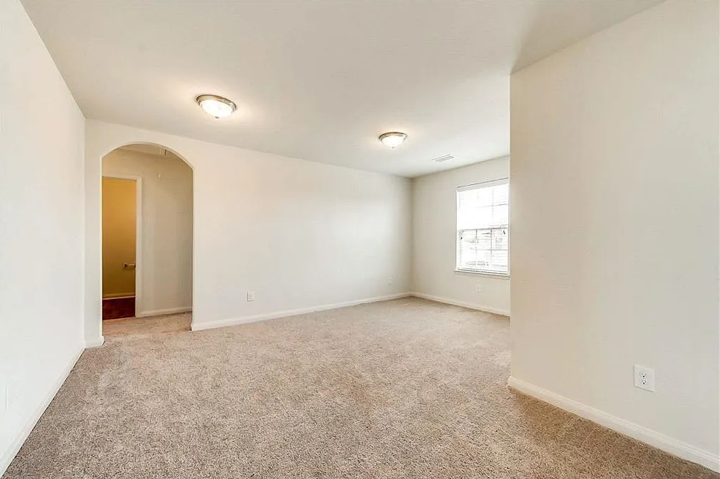 3 bed, 2.5 bath, 2062 sqft, $1,900 — Photo 2