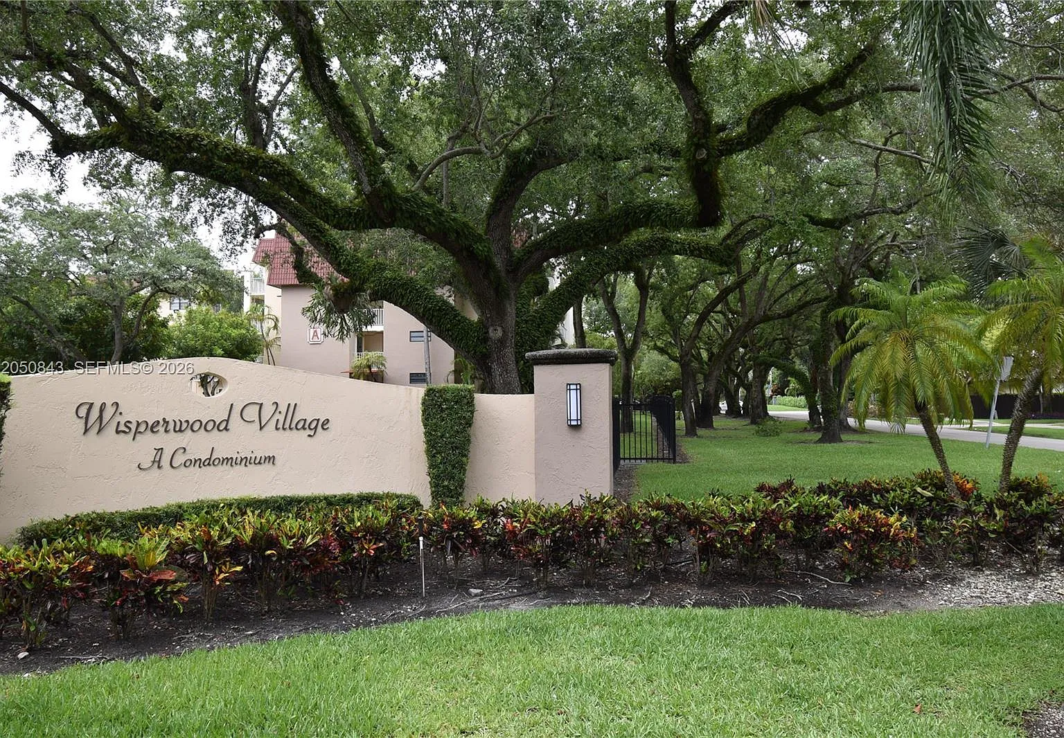 Wisperwood Village Condo — Photo 1