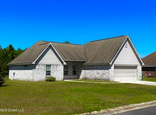 2225 Paula Cir, Ocean Springs, MS 39564