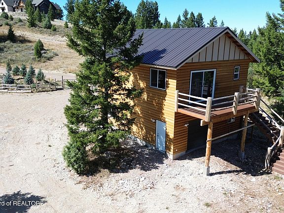 3rd image of 785 Stonegate Dr