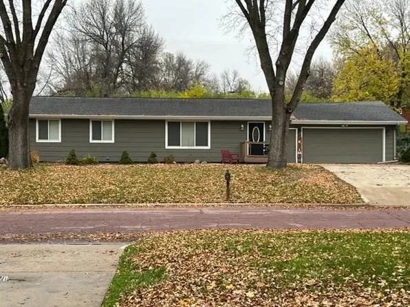 718 19th St, Windom, MN 56101