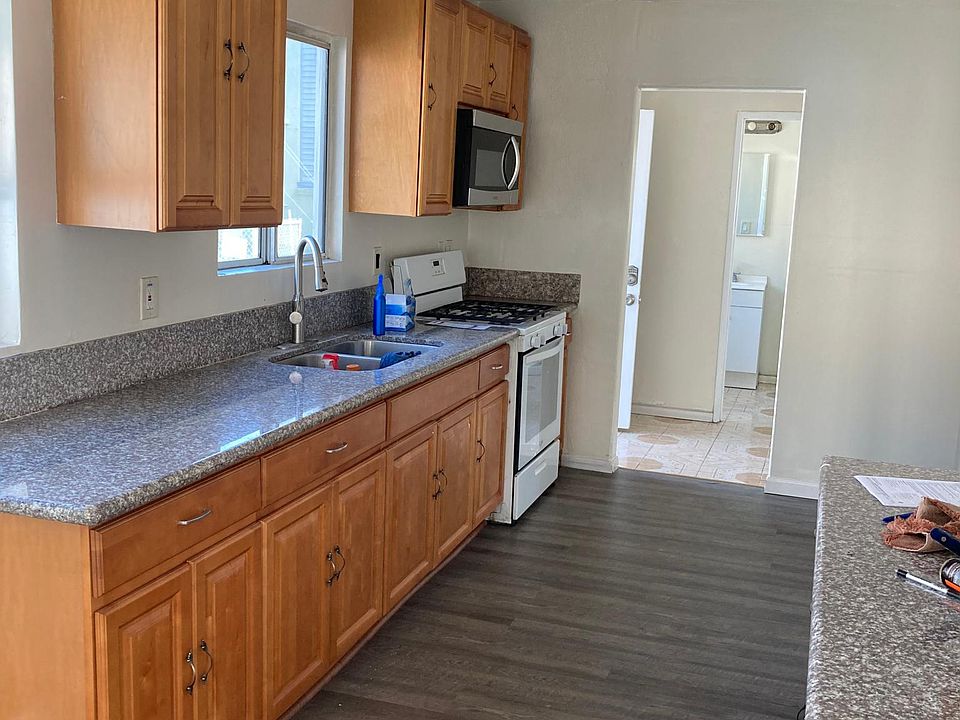 2nd image of 204 W Santa Cruz St